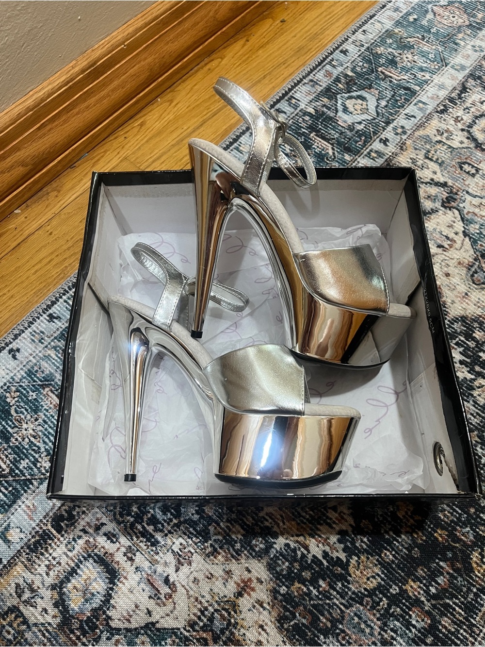 Ellie Pleaser heels Size 8, 6 inch heel